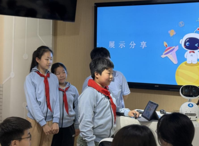 學生們則需求自主判斷其是否契合自己的需求并進一步提出修改